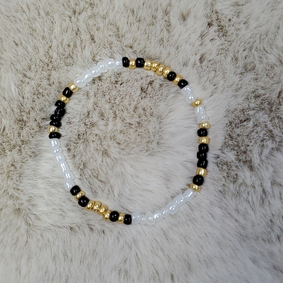 *NEW* Handmade Stretchy Beaded Bracelet - Picture 4 of 7